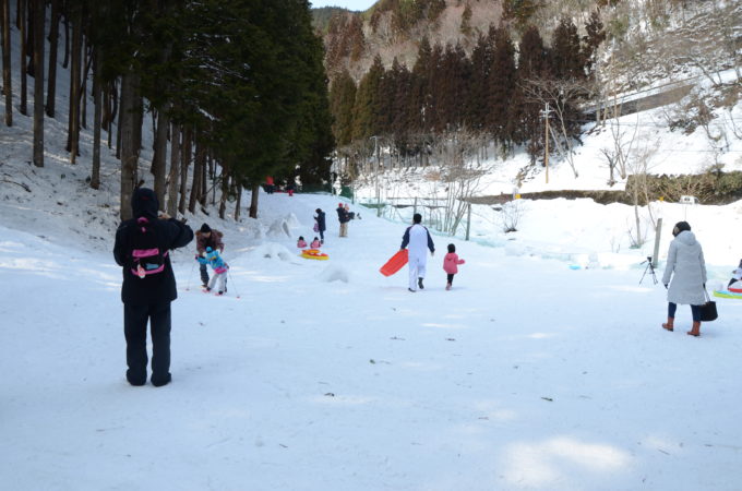 子どもと雪遊びやソリ遊びを楽しむのに最適な関西の8スキー場 スノーウェイマガジン